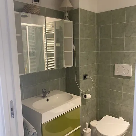 Entire House - Cute And Modern Flat, Very Well Connected To The Center Apartment *